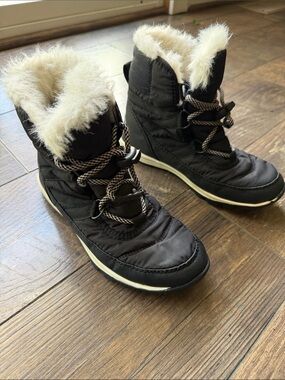Sorel Black Winter Ankle Boots with Cream Faux-Fur Collar
